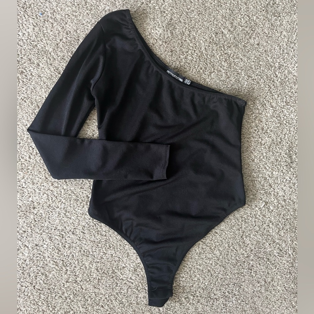 PRETTYLITTLETHING Black one sleeve bodysuit size 4